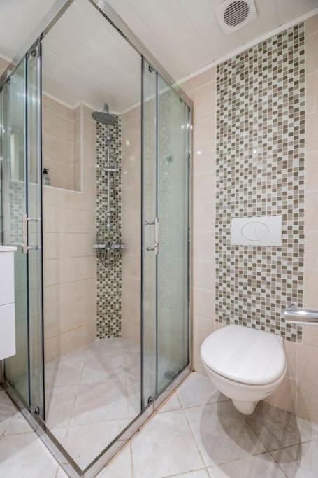 Studio Ideal Pour Deux Voyageurs Sur Marseilles Exterior foto