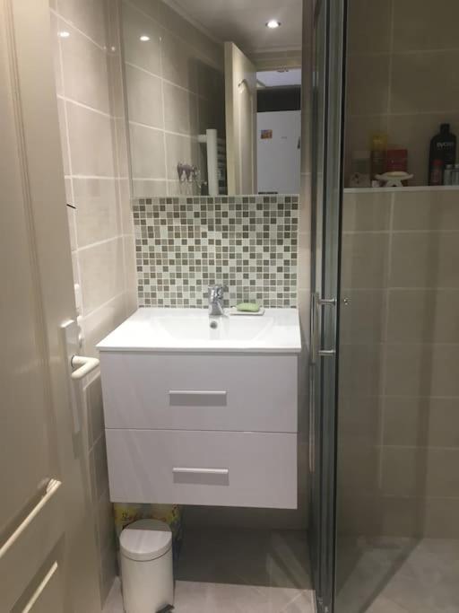 Studio Ideal Pour Deux Voyageurs Sur Marseilles Exterior foto