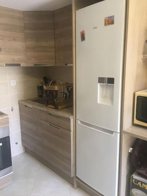 Studio Ideal Pour Deux Voyageurs Sur Marseilles Exterior foto